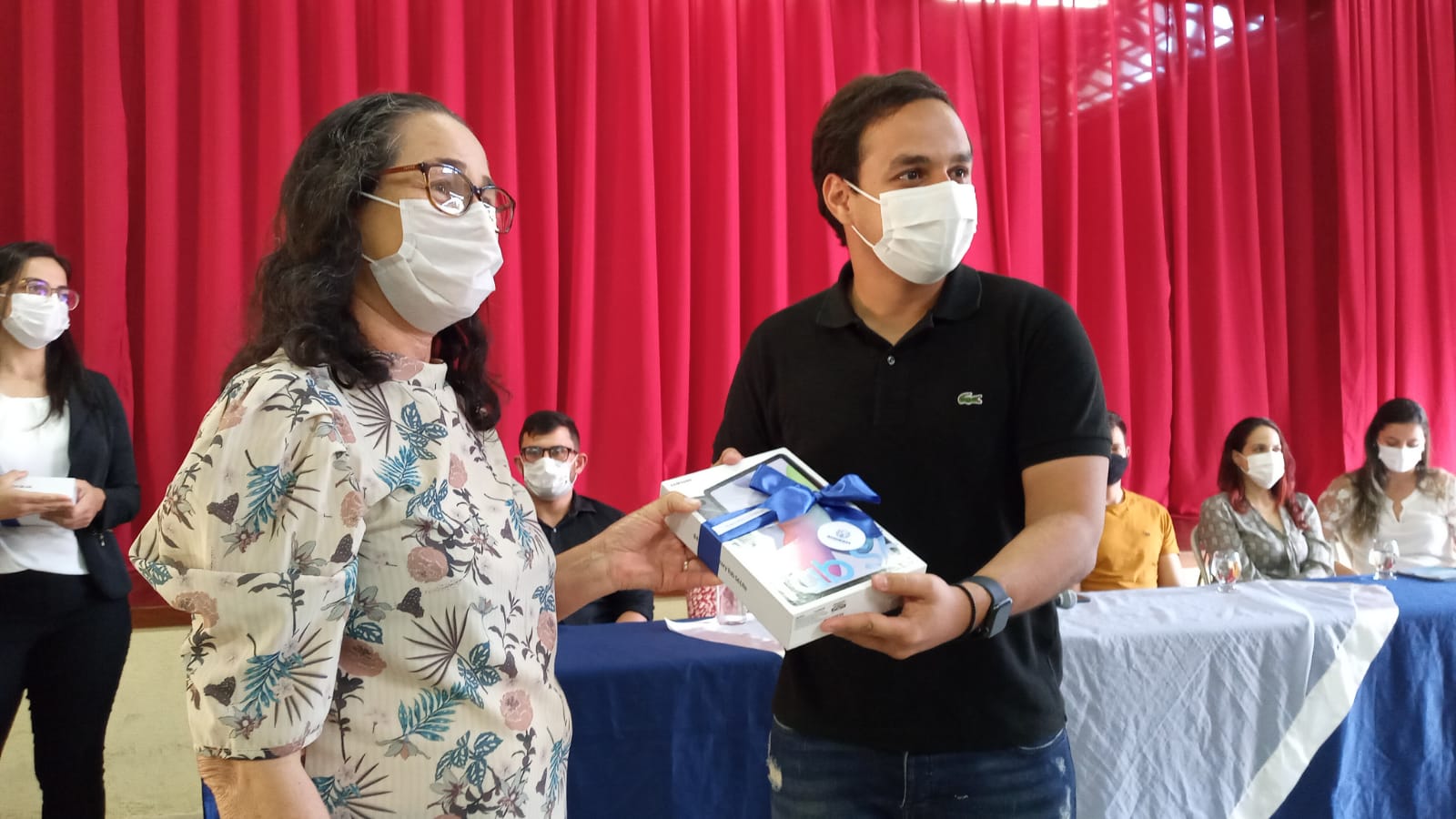 Gestão Municipal realiza entrega de tablets para os ACS avançando mais um passo na informatização da saúde no município