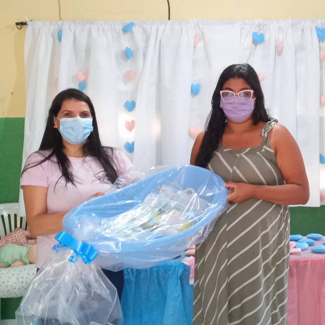 Realizada consultoria sobre amamentação e entrega dos kits enxovais para as mamães do Projeto Gerando Vidas
