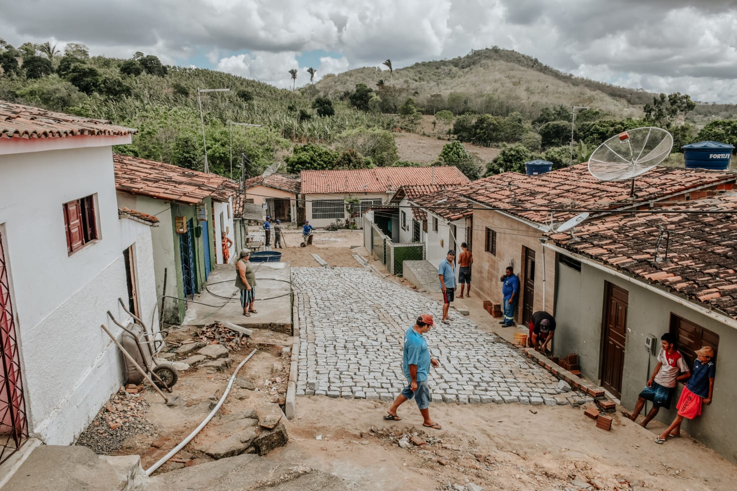 Prefeitura de Bananeiras chega com ação de pavimentação em Vila Maia