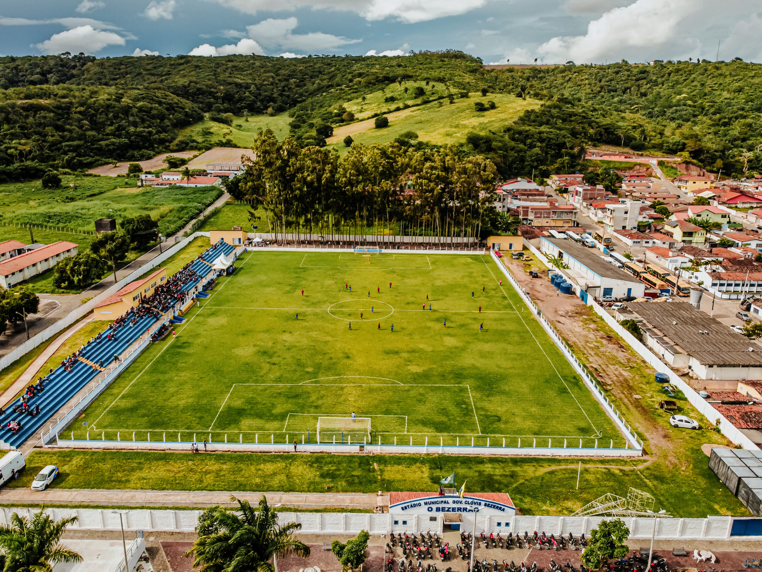 Estádio de Futebol “O Bezerrão” receberá iluminação, anunciou o Prefeito de Bananeiras