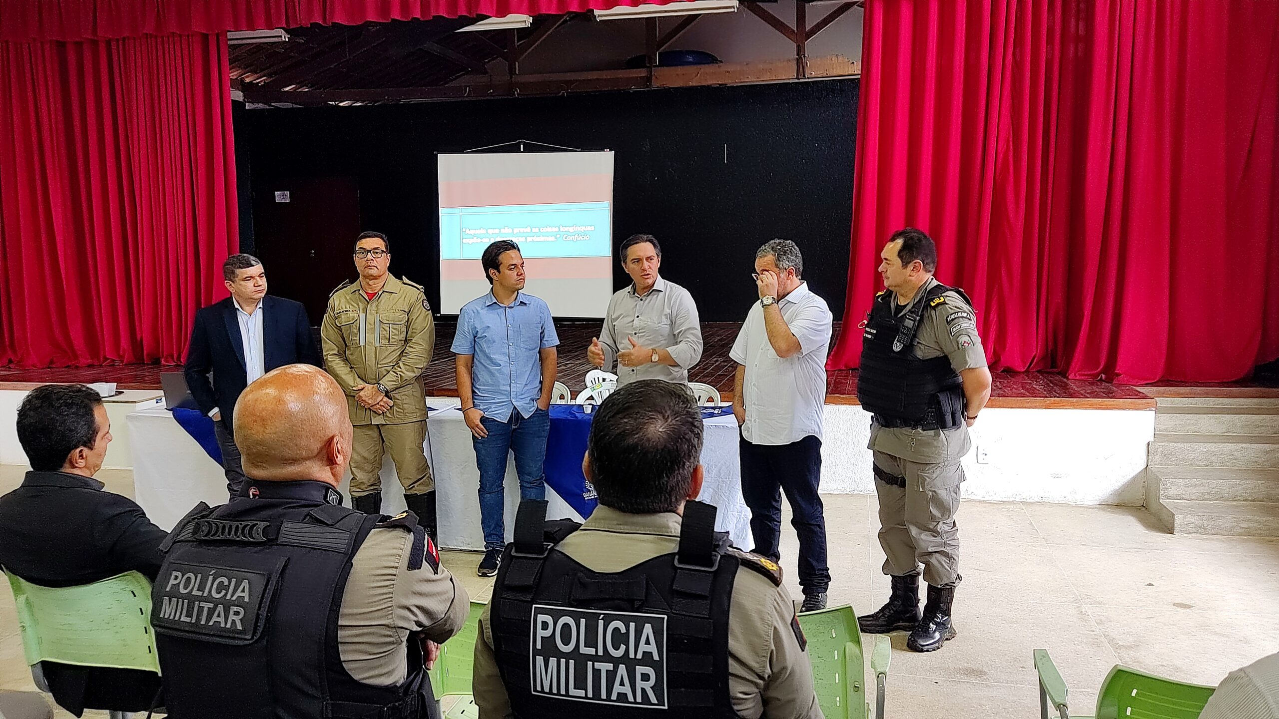 Prefeito de Bananeiras apresenta o Projeto do São João para as Forças de  Segurança do Estado