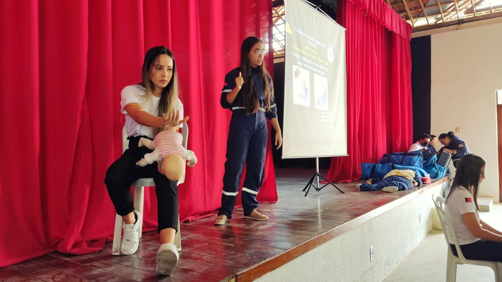 Prefeitura de Bananeiras promove minicurso de primeiros socorros para Auxiliares, Cuidadores AEE e Professores da rede municipal de ensino
