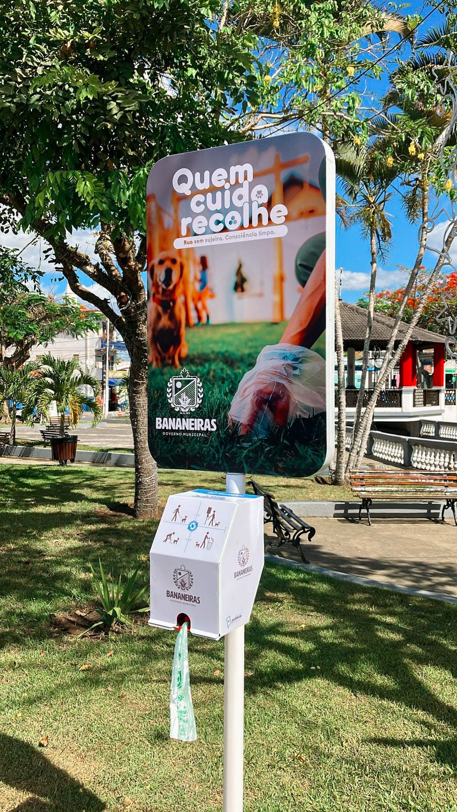 Prefeitura lança a Campanha “Quem cuida recolhe” e instala dispensers cata caca, em locais estratégicos do município
