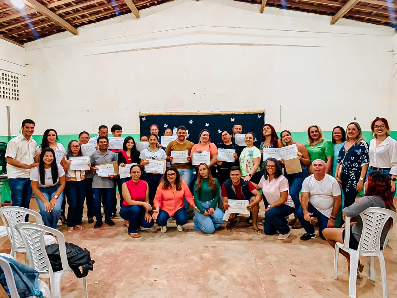 Alunos da Educação de Jovens e Adultos de Bananeiras recebem certificados do curso FIC Microempreendedor Individual CAVN /UFPB